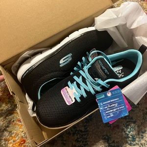 Sketcher sneakers memory foam